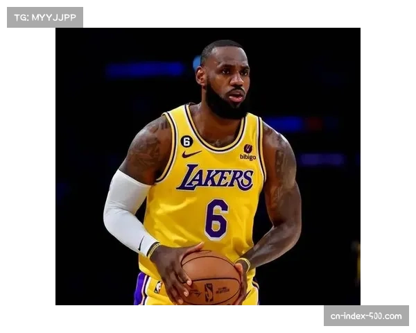 詹姆斯关键球表现依旧出色 41岁老将第四节效率显著提升